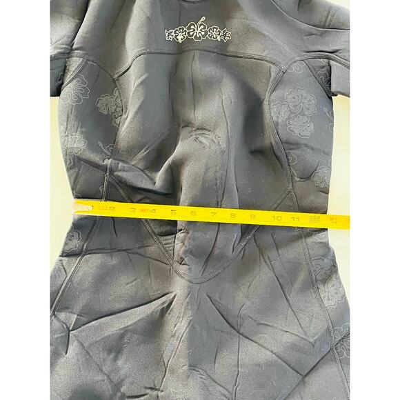 Bare Wetsuit size 12 - Picture 7 of 8